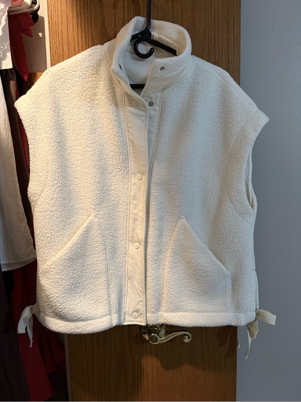Amazon Essentials Cream Sherpa Vest - Sleeveless Snap Front